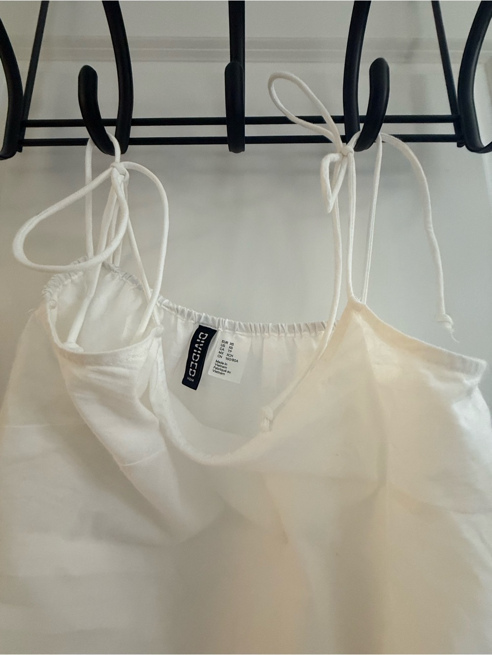H&M White Eyelet Scallop-Trim Tie Strap Crop Top - Picture 3 of 3